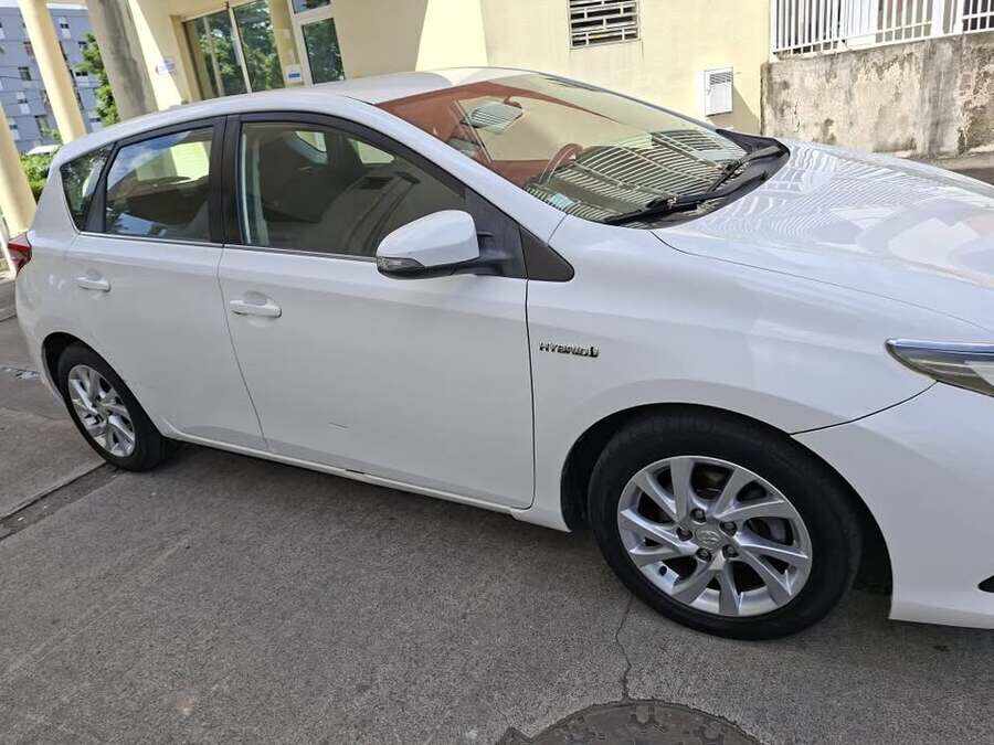 Toyota auris hybride essence automatique (Photo 3)
