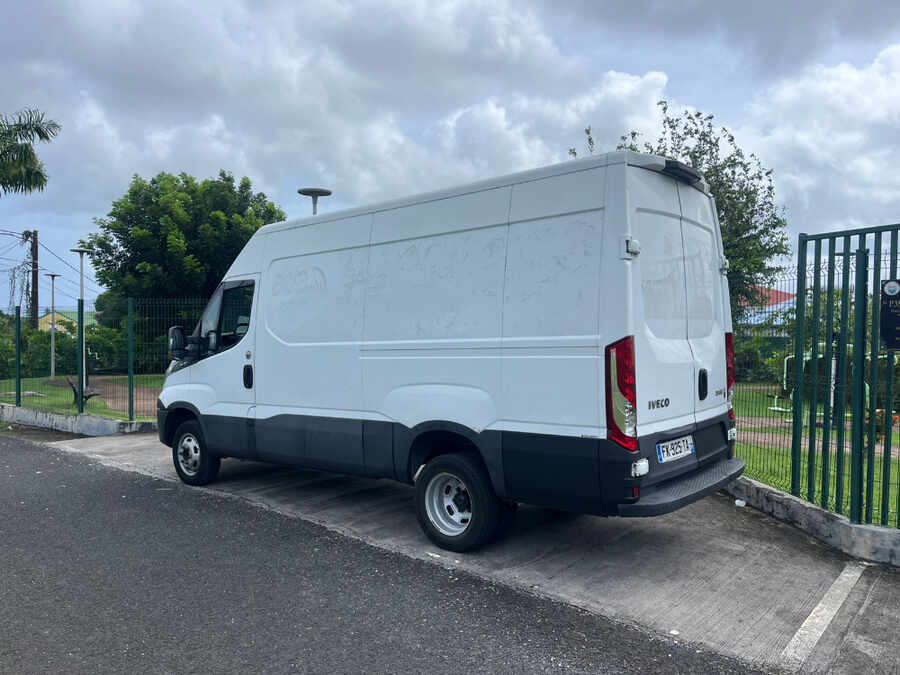 Fourgon Iveco 35c15 (Photo 2)