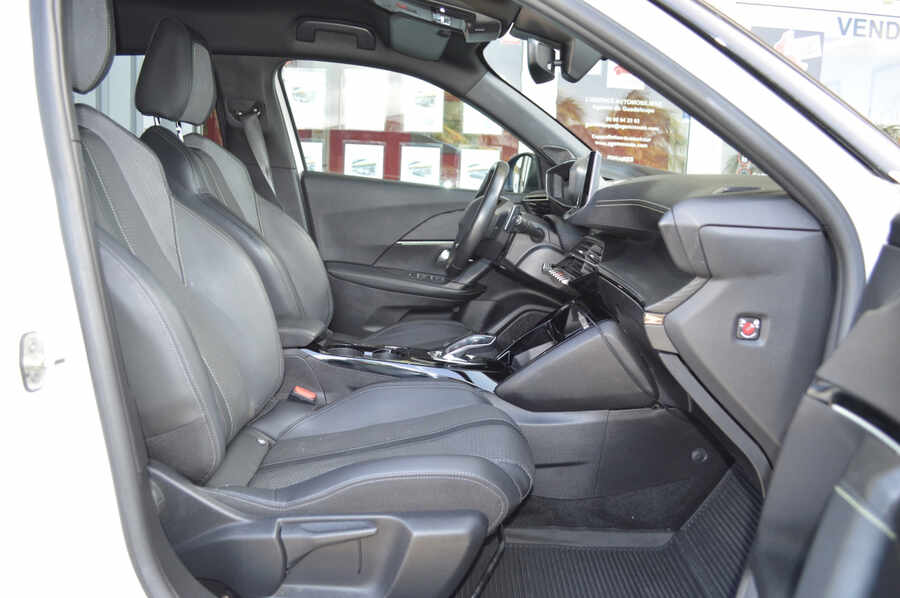 Peugeot 2008 1,2L 155 SetS Eat8 Gt (Photo 10)