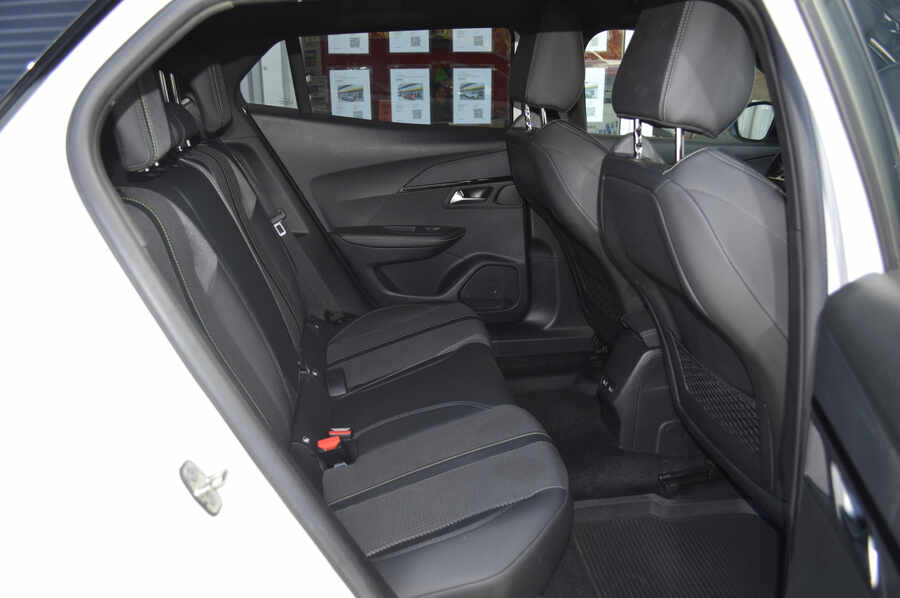 Peugeot 2008 1,2L 155 SetS Eat8 Gt (Photo 11)