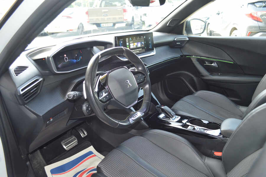 Peugeot 2008 1,2L 155 SetS Eat8 Gt (Photo 14)