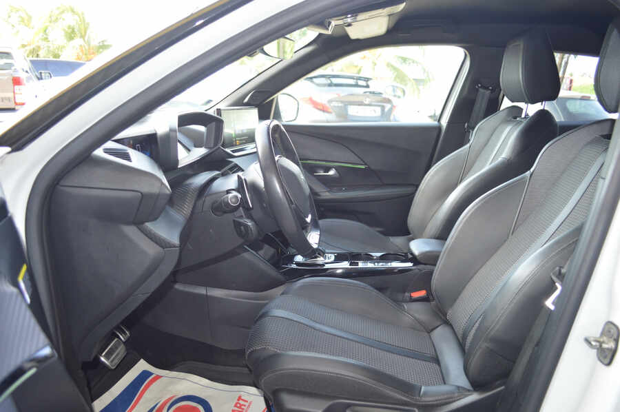 Peugeot 2008 1,2L 155 SetS Eat8 Gt (Photo 15)