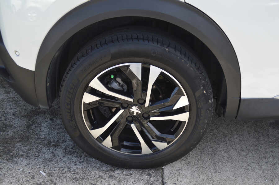 Peugeot 2008 1,2L 155 SetS Eat8 Gt (Photo 16)